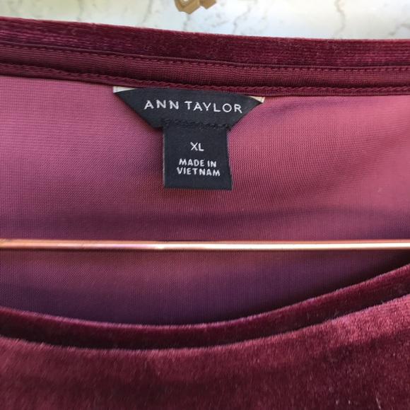 🦄 Ann Taylor Velvet Burgundy Top - Picture 6 of 6